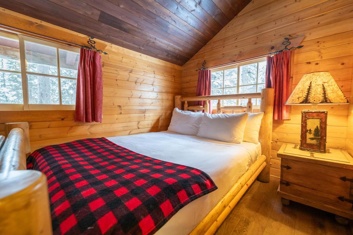 Storm Mountain Lodge & Cabins Касл-Джанкшен Экстерьер фото